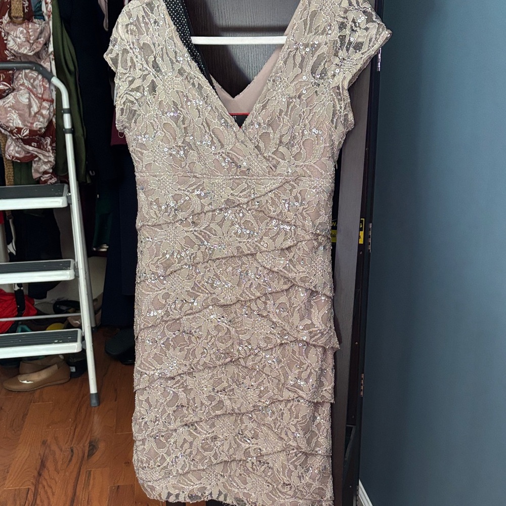 Scarlett Lace Midi Dress in Taupe